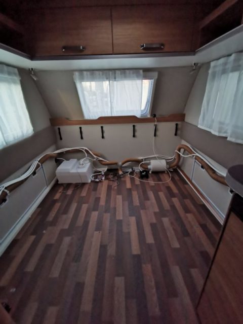 thealkamalsontheroad-caravanumbau (3) Caravan ohne Bett