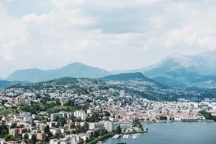 Blick auf Lugano Schweiz thealkamalsontheroad