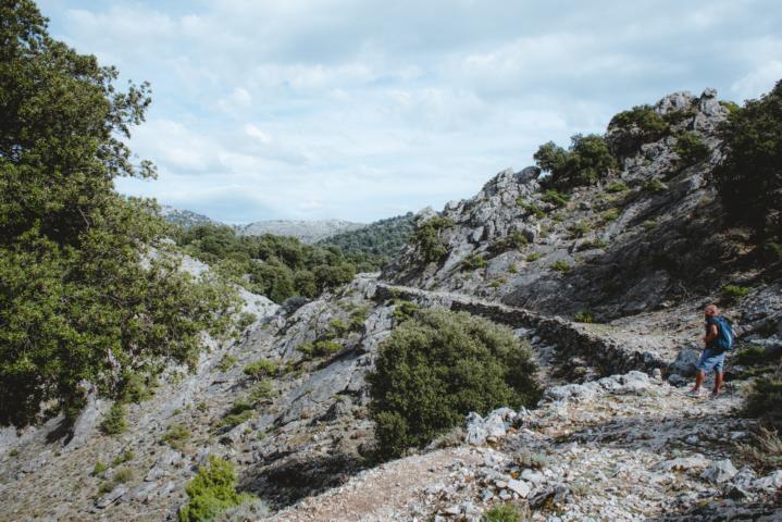 Weiße Felsen am eg Hochebene Wanderung Codula de sa Mela Sardinien thealkamalsontheroad