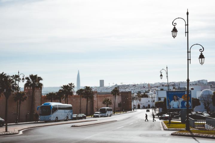 in den Straßen von Rabat Marokko thealkamalsontheroad