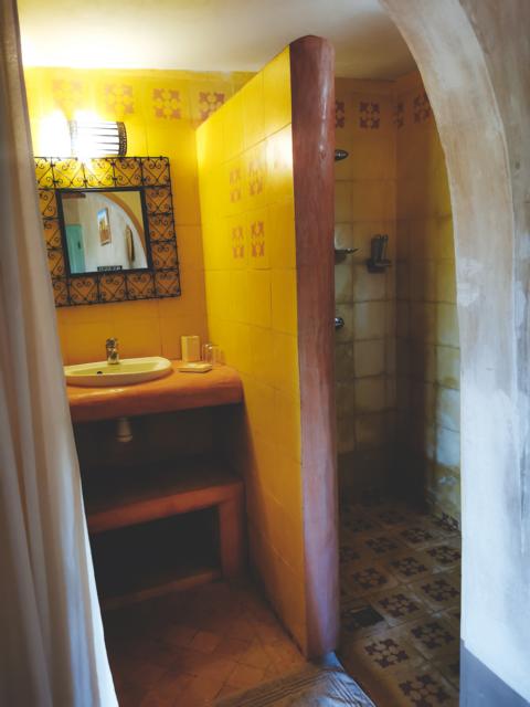 Badezimmer Maison d’hôtes Tigminou<br />
Marokko thealkamalsontheroad