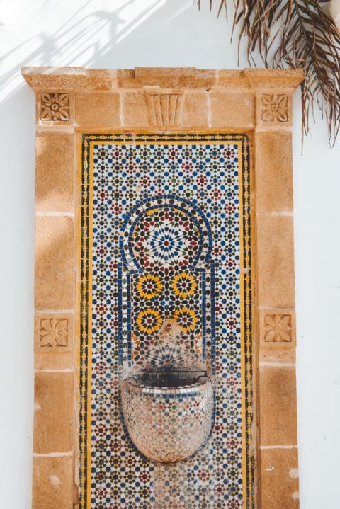 Brunnen an Gasse Rabat Marokko thealkamalsontheroad