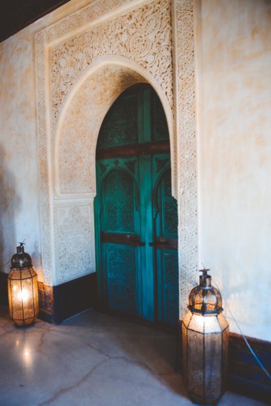 Tür in Turm in Jardin Secret Marrakesch Marokko thealkamalsontheroad