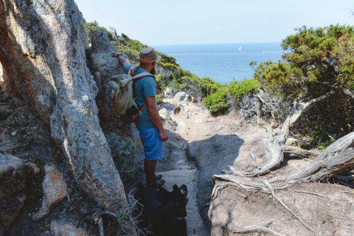kurze Rast im Schatten Capu di Muru Korsika thealkamalsontheroad