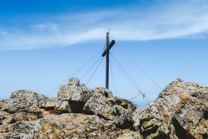 Gipfelkreuz Capu di a Veta Korsika thealkamalsontheroad