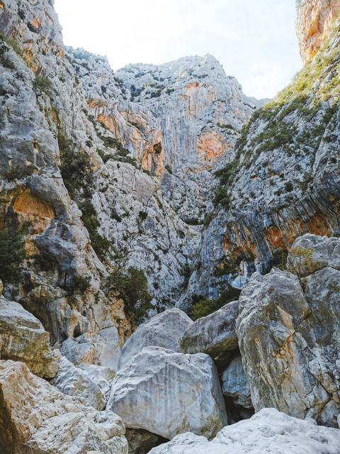 imposante Schlucht Gola di Gorropu Sardinien thealkamalsontheroad