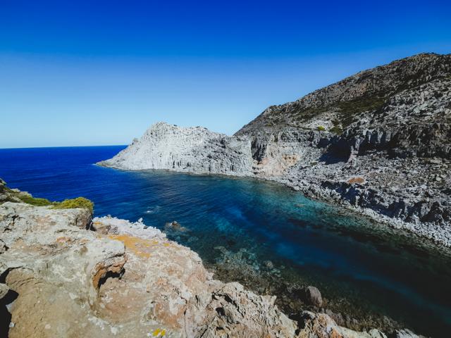 Cala Fico ein blaugrün schimmernder Fjord Isola di San Pietro Sardinien thealkamalsontheroad