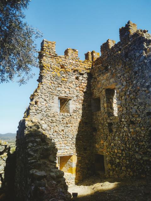 Zerfallene Ruine mit viel Geschichte Castello di Aquafreddo Sardinien thealkamalsontheroad