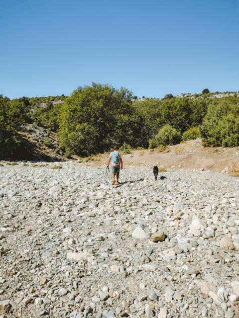 Im ausgetrockneten Flussbett zur Codula de sa Mela Sardinien thealkamalsontheroad