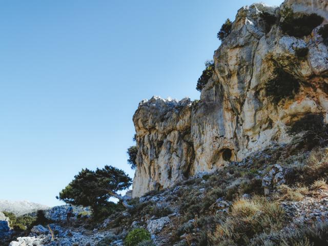 Steile Felshänge in der Schlucht Codula de sa Mela Sardinien thealkamalsontheroad