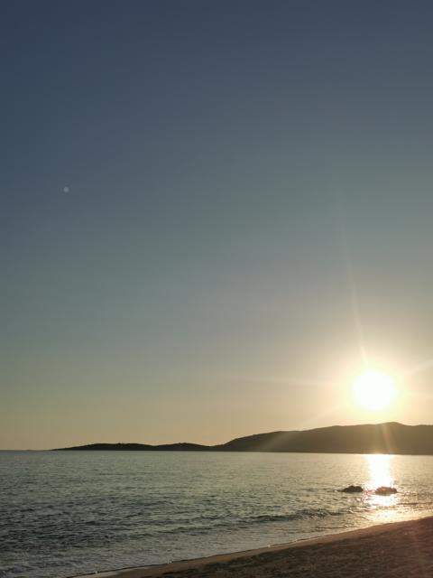 Sonnenuntergang am Meer thealkamalsontheroad