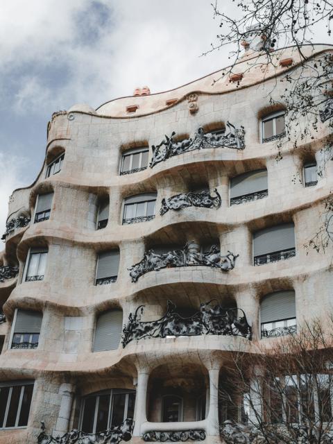 Casa Mìla - Haus von Gaudi in Barcelona Katalonien thealkamalsontheroad 