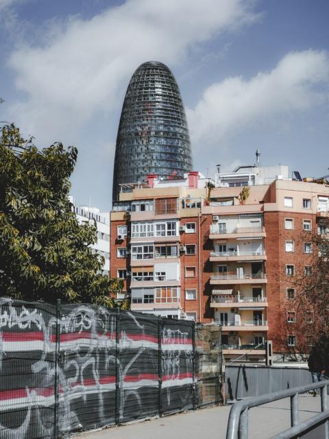 Torre Glóries - Wolkenkratzer in Barcelona Katalonien thealkamalsontheroad 