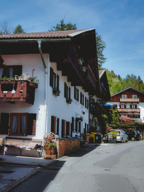 Straße in Mittenwald Alpen thealkamalsontheroad
