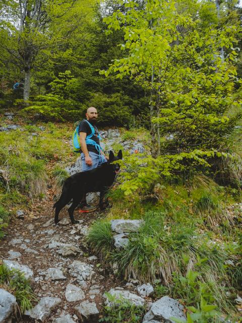 Ryok ist immer bei Alaa wandern auf den Hirchhörnlkopf Alpen thealkamalsontheroad