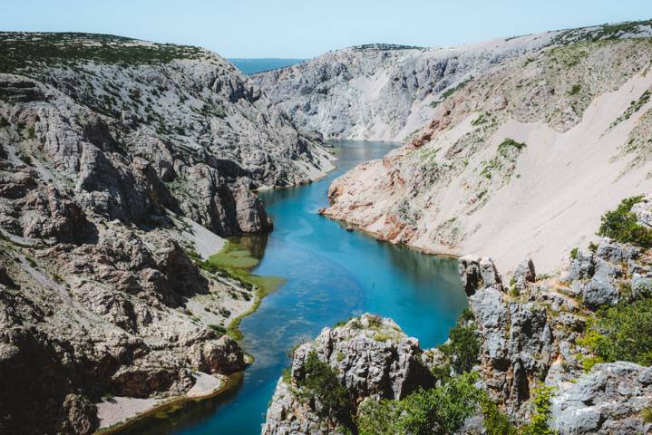 Canyon mit Sicht vom Zrmanja Plateau Kroatien thealkamalsontheroad