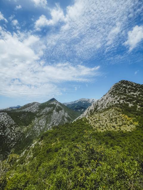 Wandern in den Bergen Paklenica-Nationalpark Kroatien thealkamalsontheroad