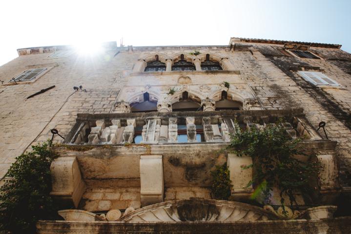 Stadtpalast in Trogir Kroatien thealkamalsontheroad