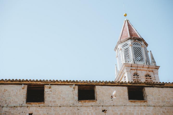 Kirchturm Trogir Kroatien thealkamalsontheroad