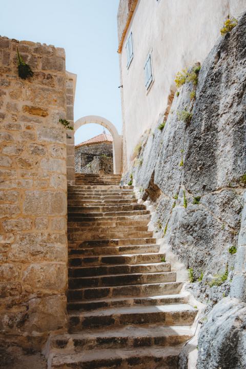 Burgtreppe kroatien thealkamalsontheroad