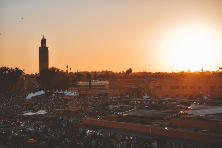 Blick über Dächer von Marrakesch Marokko thealkamalsontheroad