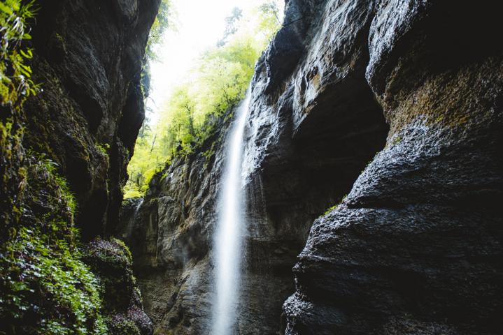 Wasserfall in der Partnachklamm Deutschland thealkamalsontheroad