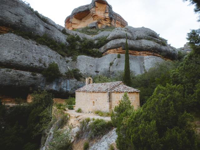 Ermita de Sant Bartomeu mit kleiner Kirche Costa Daurada Katalonien Spanien thealkamalsontheroad