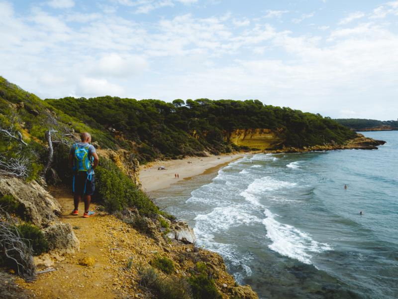 Blick über die Buchten an der Küste von Tarragona Katalonien Spanien thealkamalsontheroad