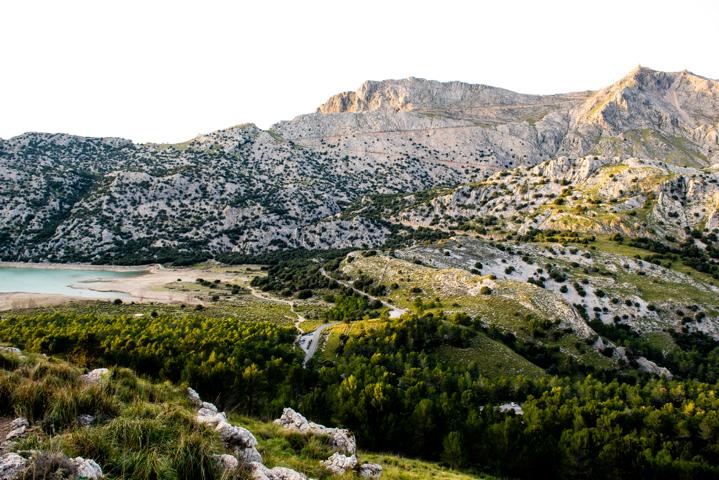 Stausee Cúber in den Bergen Mallorca thealkamalsontheroad