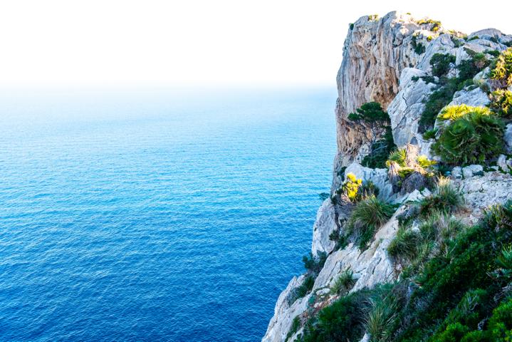 Steilfelsen am Cap de Formentor Mallorca thealkamalsontheroad