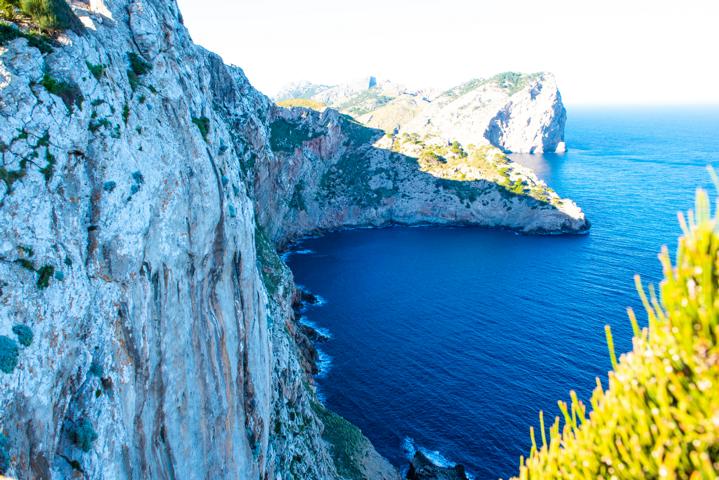 Steilhänge am Cap de Formentor Mallorca thealkamalsontheroad