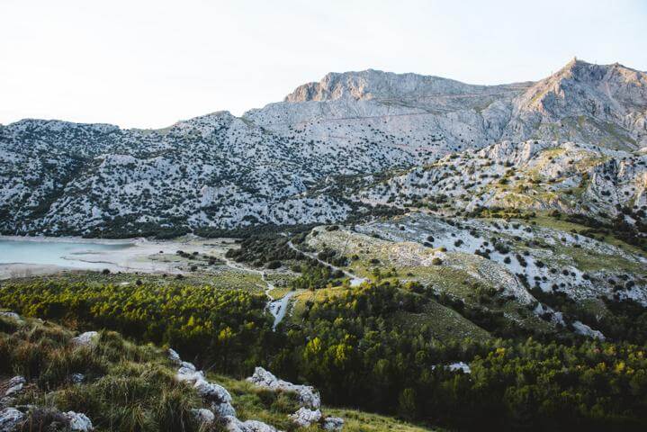 Blick zum Stausee Cúber Tossals Verds Mallorca thealkamalsontheroad