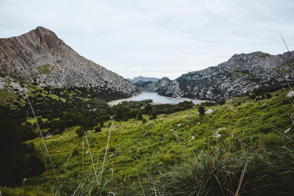 Stausee Gorg blau Mallorca thealkamalsontheroad