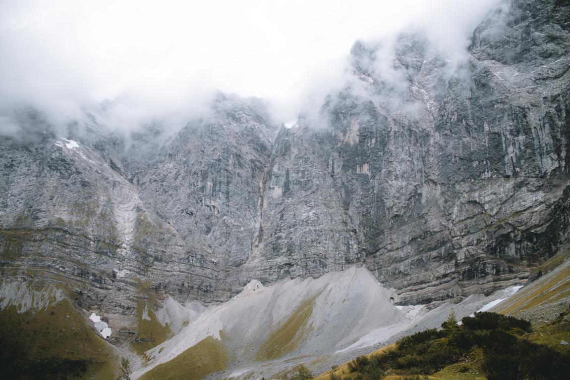 alpen-thealkamalsontheroad (34) Laliderer Wände auf der Wanderung