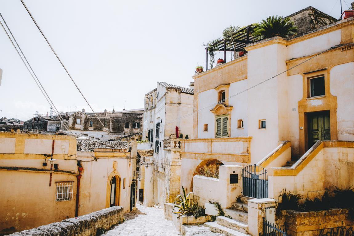 matera-italien-thealkamalsontheroad kleiner Platz in Matera