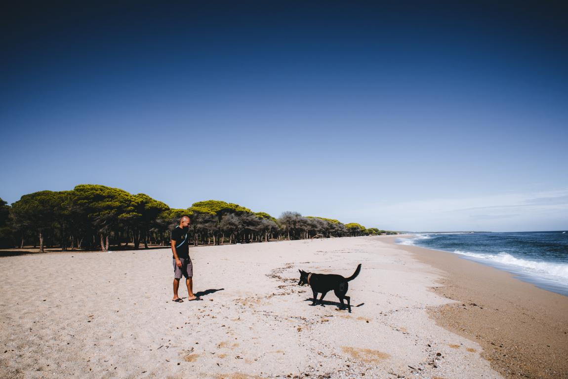 Alaa und Ryok am Strand von Orosei