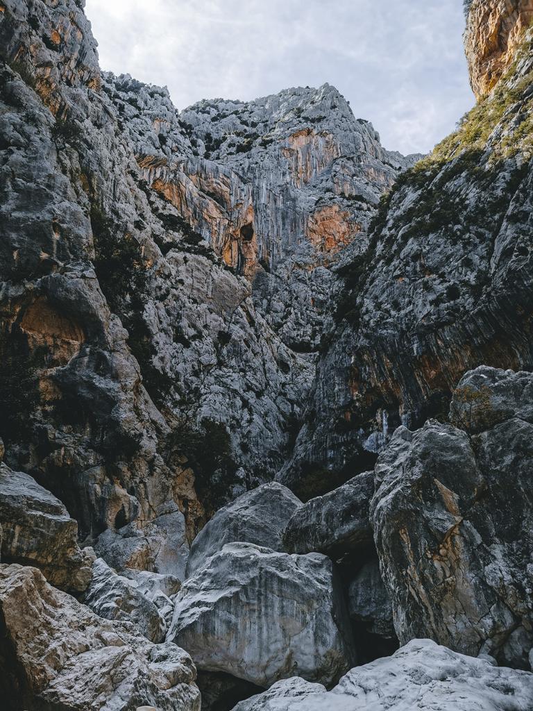 sardinien-thealkamalsontheroad (46) Gola di Gorropu sind Kletterfelsen mit verschiedenen Schwierigkeitsgraden