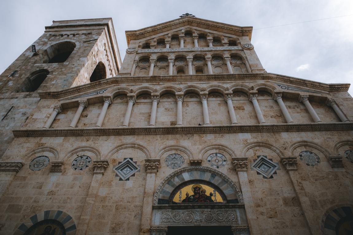Kirche mit goldenem Bild