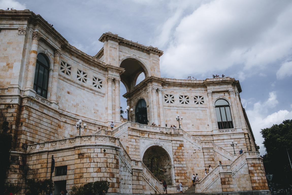 Tor mit Treppe in Cagliari