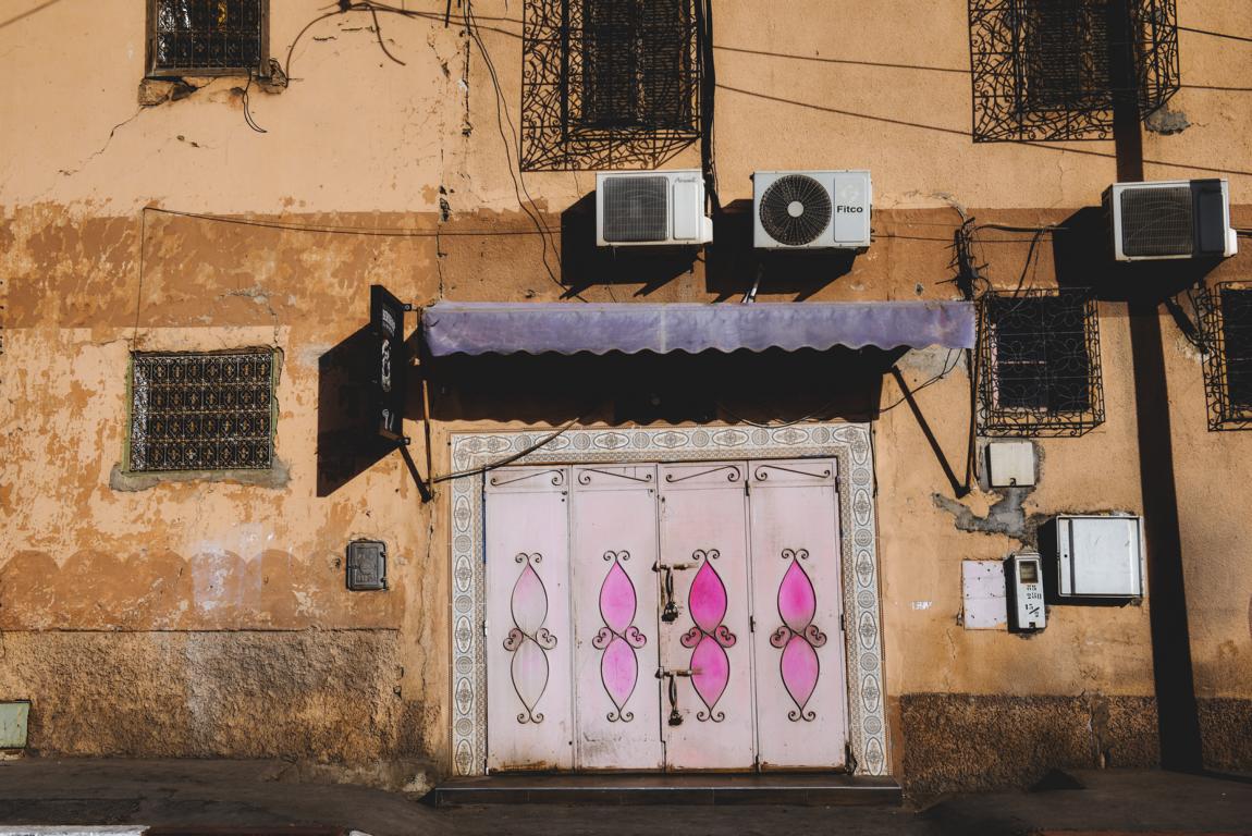 rosa Tor in Marrakesch